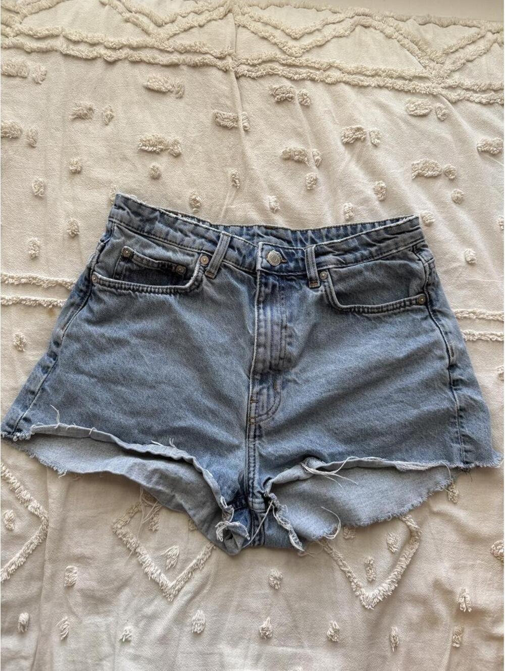 Rowe Light Wash High Rise Raw Hem Denim Shorts Approx 29 Waist